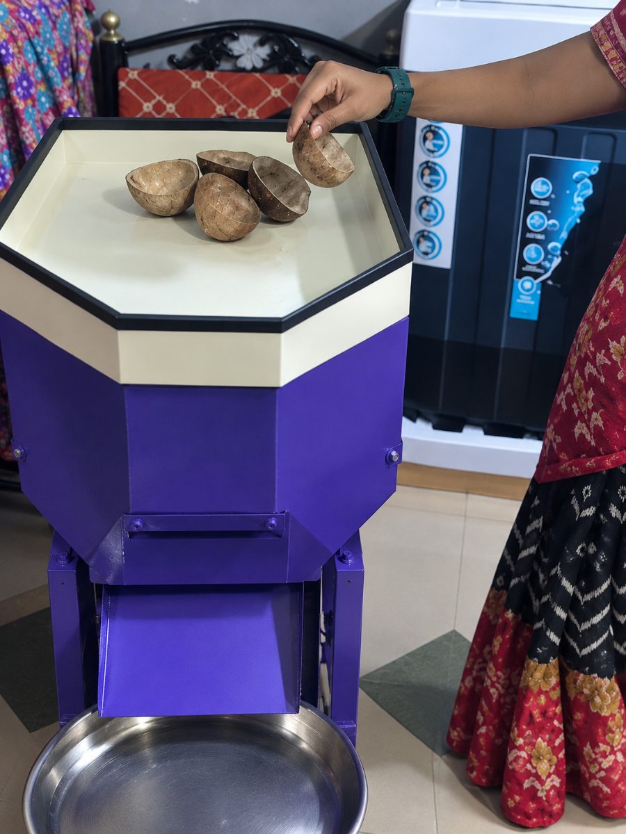 COCONUT GRATING / SHREDDING MACHINE